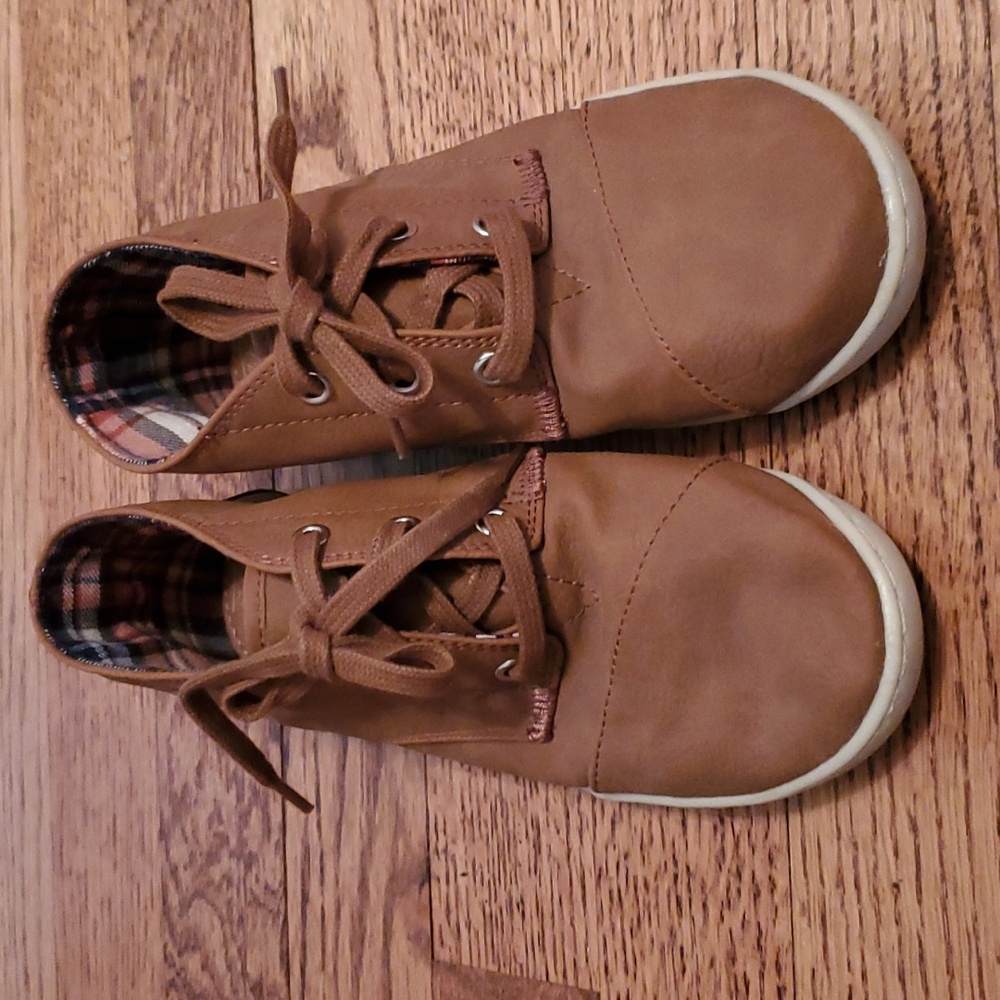 TOMS lace up boots